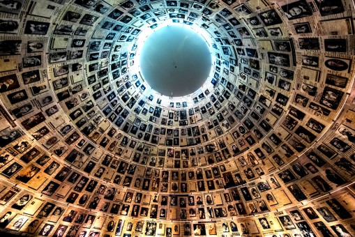 Memorial do Holocausto, Yad Vashem, inaugurado em 2005, com objetos das vítimas encontrados nos acampamentos e testemunhos dos sobreviventes.